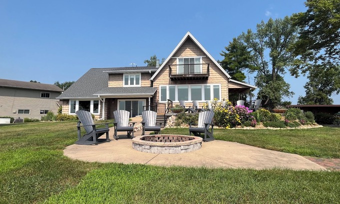 Shawano Casa | Shawano Lake House on The Point