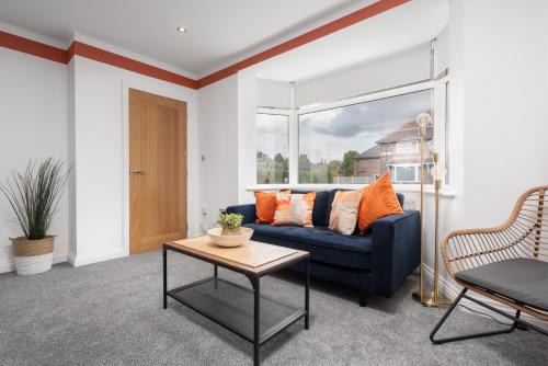 Broadheath Casa | Shawe House - 10 minute Mcr Airport - Free Parking