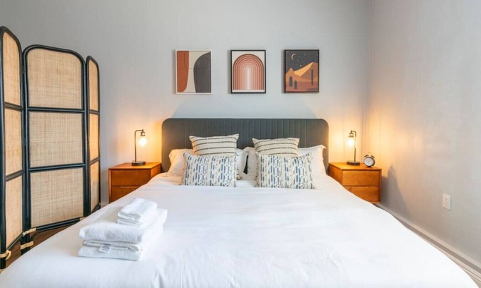 Covina Apartamento | Cozy Traveler’s Pad Pet-friendly: King Bed, Kitchenette, Laundry, Parking, and Designated Parking