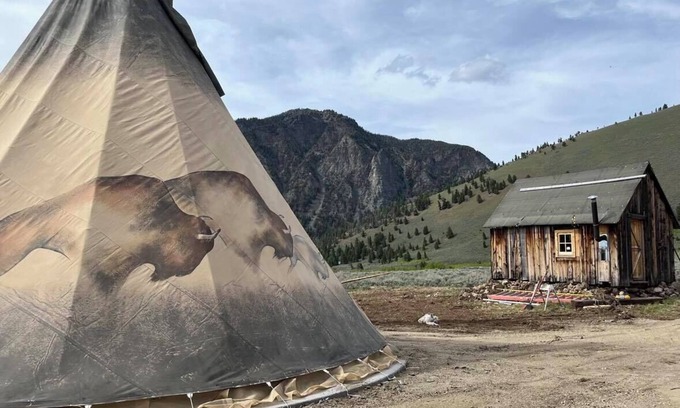 Cameron Cabina | Sheep Creek Ranch Buffalo Luxury Glamping Tipi
