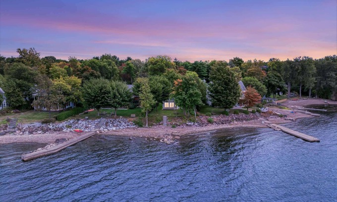 South Burlington Casa | Shelburne Bay Retreat~Lakefront~Private Beach~Fireplace