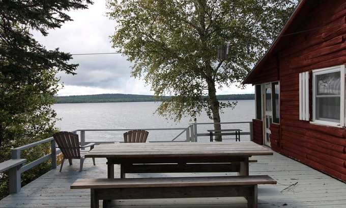 Rangeley Plantation Casa | Esta pequeña casa de campo es perfecta para una pareja o una familia pequeña que buscan retroceder en el tiempo y relajarse.