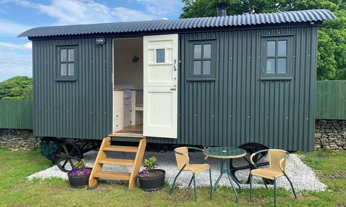 Sheldon Cabina | Sheldon Shepherd's Hut - Cosy Rural Retreat in the Peak District National Park