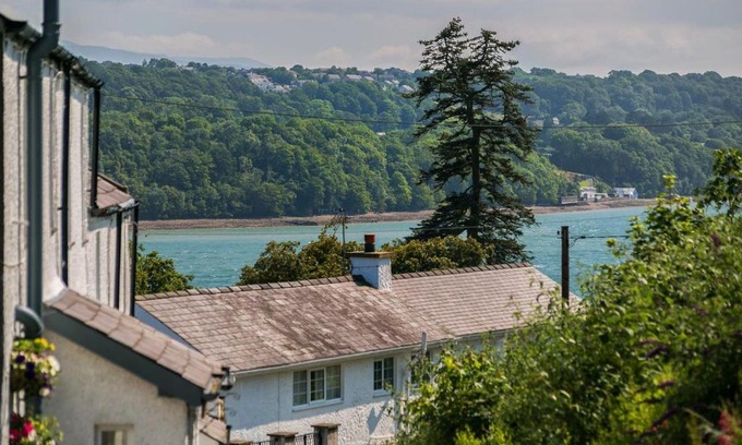 Menai Bridge Casa | Shell Cottage