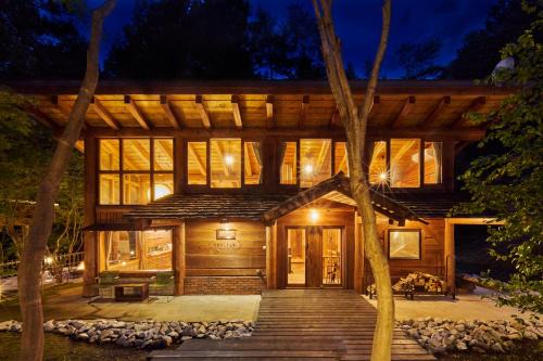 Tsuru Casa | SHELTER,都留 大自然の貸切Villa 8名入れるサウナ付き 完全プライベート空間