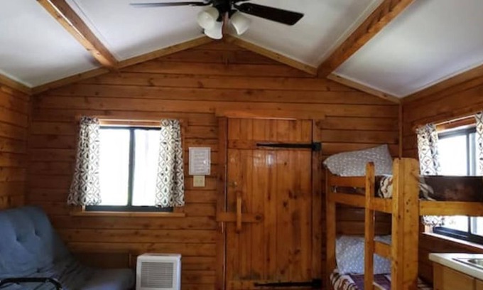 Jones Mills Cabina | Shenandoah I Ski Camp in The Laurel Highlands.