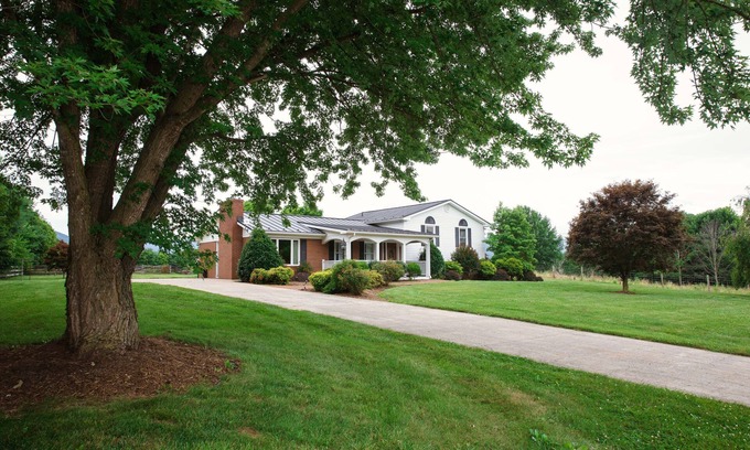 Elkton Casa | Shenandoah Vacation Home on the River