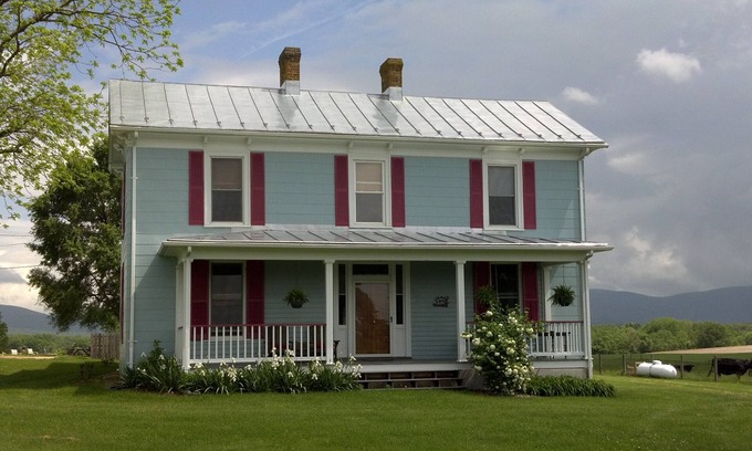 Waynesboro Casa | Shenandoah Valley Farm House