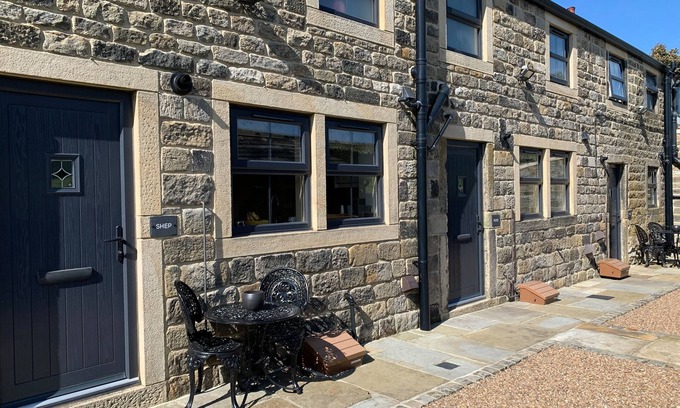 Lumbutts Cabaña | SHEP COTTAGE, family friendly, with open fire in Cragg Vale