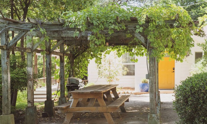 Sonora Casa | Shepherd Historic Retreat