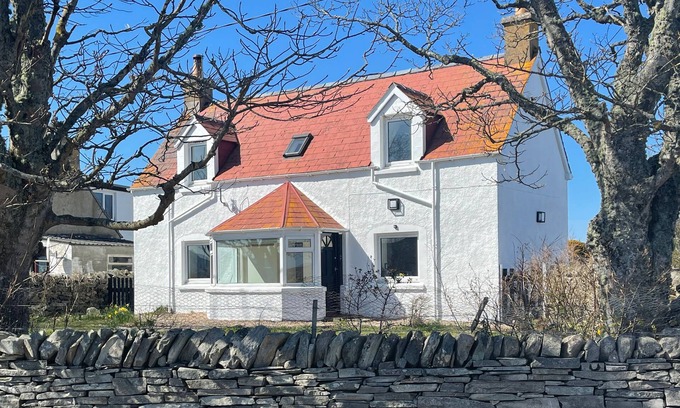 Lairg Cabaña | Shepherd Moon - Sea View Cottage near NC500