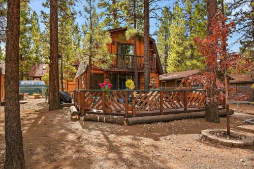 Woodlands Casa | Shepherd's Cabin - Gambrel cabin, spacious while still being cozy and inviting!