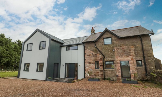 Berwick-upon-Tweed Casa | SHEPHERDS HOUSE, pet friendly, character holiday cottage in Lowick