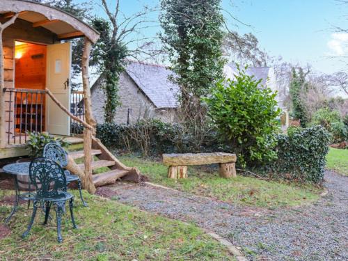 Llangefni Casa | Shepherds Hut One - Uk48784