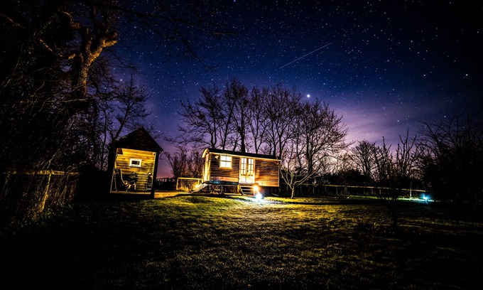 Sageston Cabina | Shepherd’s Hut, stylish, romantic, great location. Pembrokeshire National Park.