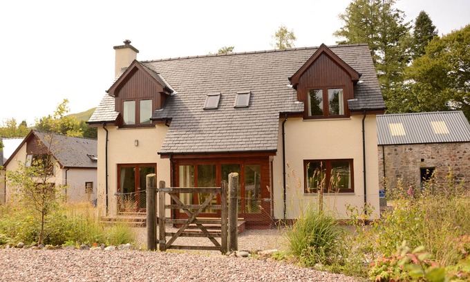 Torcastle Casa | SHEPHERDS REST, pet friendly, with open fire in Banavie