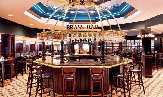 Greensboro Hotel | Sheraton Greensboro at Four Seasons