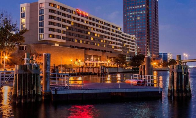 Norfolk Hotel | Sheraton Norfolk Waterside Hotel