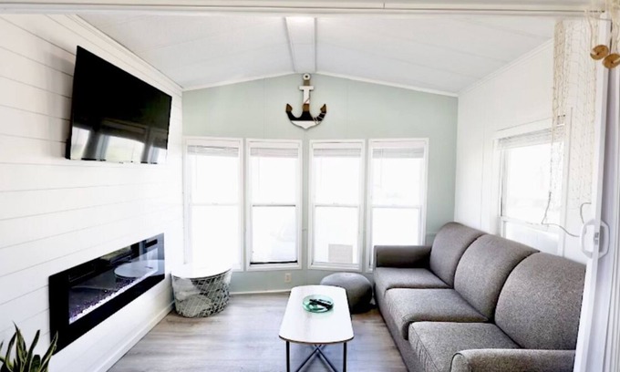 Sherkston Cabaña | Sherkston Shores Cottage Pet-friendly!