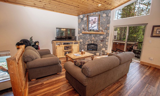 Tahoma Casa | Precioso 3br, 2. 5 ter bis Dog-Friendly Home con bañera de hidromasaje en el hermoso oeste de la orilla de Tahoe