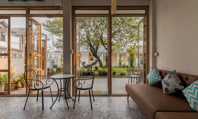 Wua Lai Hotel | Sherva101 Home and Hostel