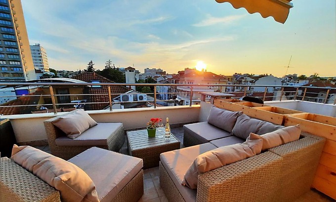 Burgas Center Apartamento | Shik & Chic in the Heart of Burgas # 5min from beach # New