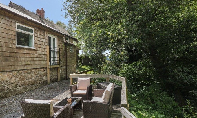 Sticklepath Cabaña | SHILSTONE LODGE, pet friendly, character holiday cottage in Chagford