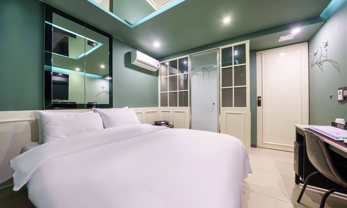 Sinchon-dong Hotel | Shinchon Wol Hotel