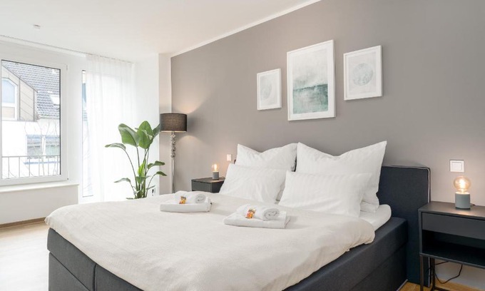 Guetersloh Apartamento | SHINY HOMES - City Center with Parking Place