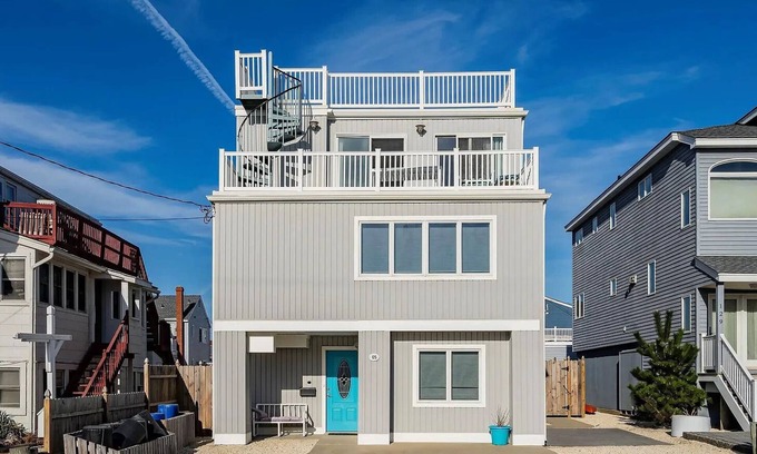 Ship Bottom Casa | Ship Bottom LBI 4 Bedroom Home with pool and ocean views- 1 house from the beach