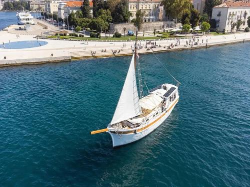 Zadar Alquiler De Eote | Ship Dolin - with view to Zadar Old town