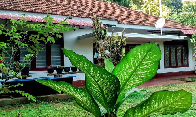 Kamburugamuwa Casa | ship house offers easy beach access and nearby train stations.