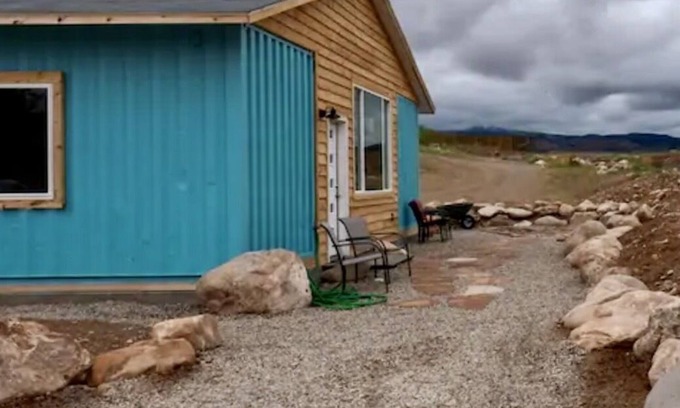 Moab South Valley Cabina | Shipping Container Home || Sleeps 18!