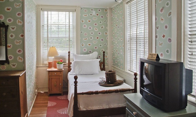 Nantucket Town Hotel | Ships Inn