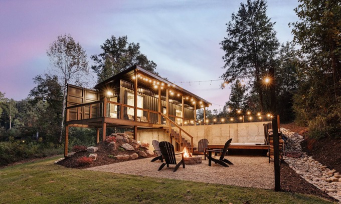 Columbus Casa | Shipyard 2.0 | HOT TUB, Waterfall, Fire Pit + Hammock!