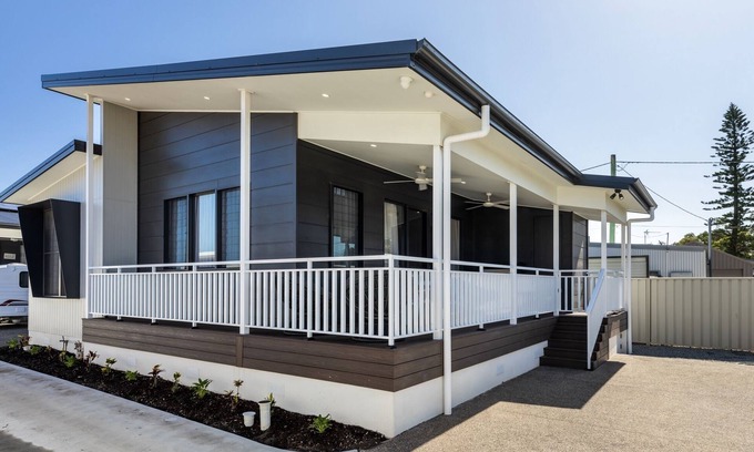 Marks Point Casa | Shiraz at Marks Point: Lovely 2-Bed Villa