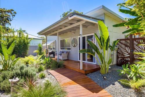 Shoal Bay Villa | Shoaly House Cottage - A charming coastal escape
