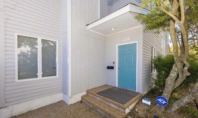 Northeast Virginia Beach Casa | Shoot The Breeze - North End VB