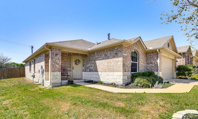 McNeil Casa | Shop, Dine and Unwind Pet-Friendly Home in Austin!