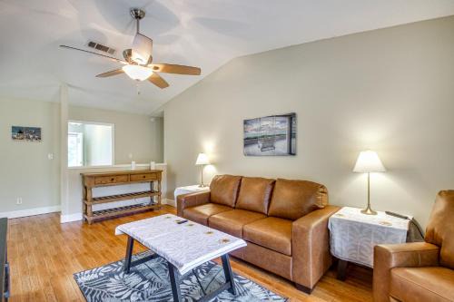 Northeast Pensacola Casa | Shop, Dine and Visit UWF Pensacola Home with Yard!