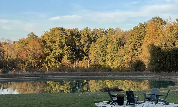Grayridge Casa | Shop House located 8 miles from Otter Slough Conservation Area