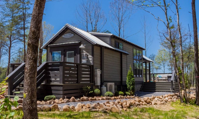 Tracy City Cabina | Shore Beats Work at The Retreat at Water's Edge