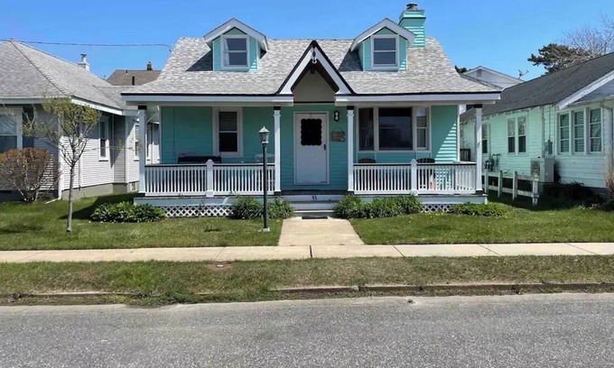 Strathmere Casa | Shore cottage steps away from warm sandy feet