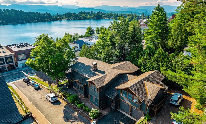 Lake Placid Casa | Shore Crest, Lake Placid Luxury Village Downtown Residence, capacidad para 10-14