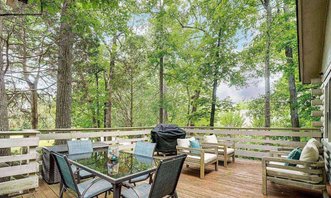 Bowling Green Casa | Shore To Please Cabin - Lk Wylie - 22 Mins. from Carowinds - Private Dock - BBQ - Fire pit - Pets Ok