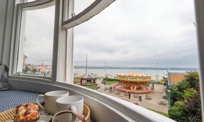 Weymouth Cabaña | Shore View