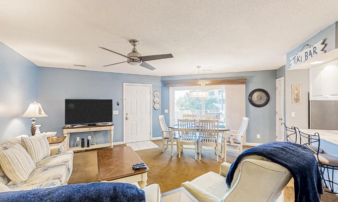 Cherry Grove Beach Apartamento | Shorehaven II - C2