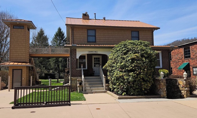 Confluence Casa | Shoreline Estates - Queen Handicap