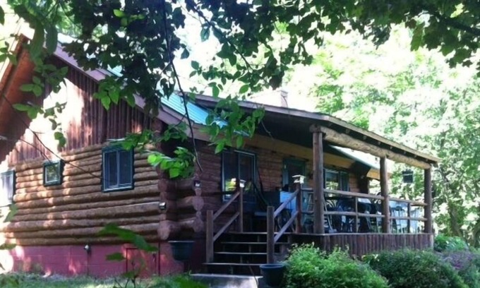 Mohawk Cabaña | Shoreline Log Cabin Home en 12 acres en el pintoresco lago Gratiot, condado de Keweenaw