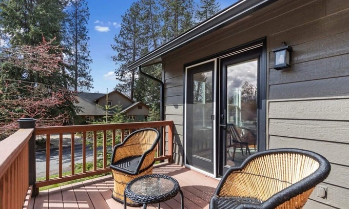 Coeur d'Alene Casa | Shoreline Retreat - Luxury Home in Sanders Beach